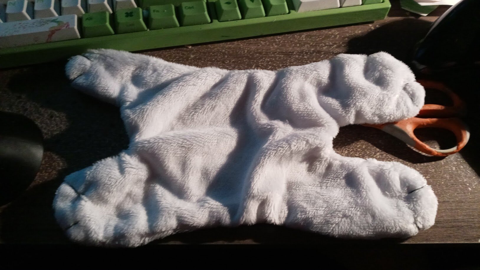 as above, but this time it has little toes defined with dark string.