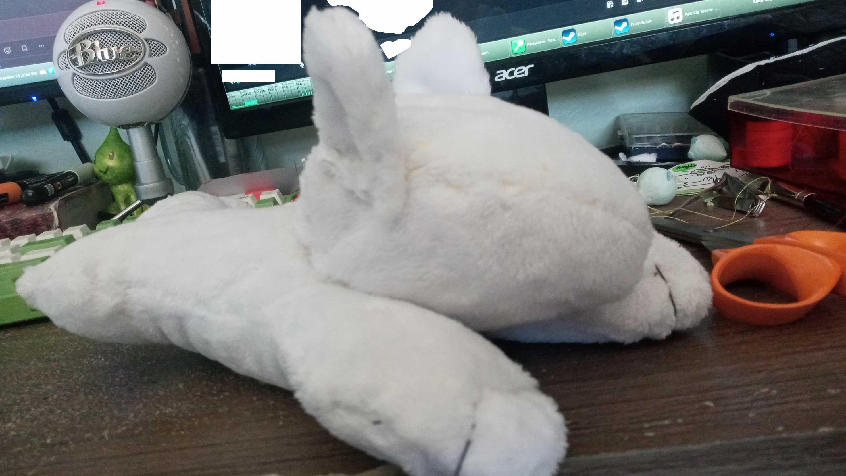 the dogthing on the table, with no tail here, but with the ears aligned slightly better