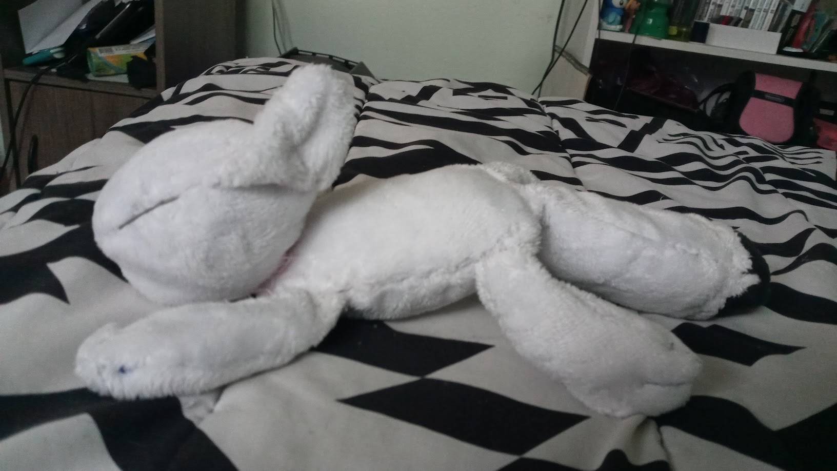 a somewhat out-of-focus photo of the first head attached to the body. the visible ear is folded in a weird way.